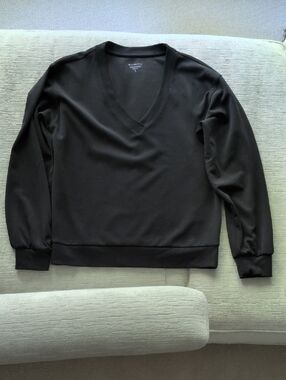 Athleta Willow V-Neck Sweatshirt Black